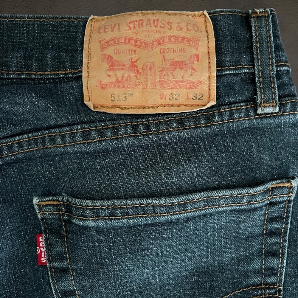 Bundle price is for ALL items,
Levis Jeans 32x32
Members mark jeans 
Vans,